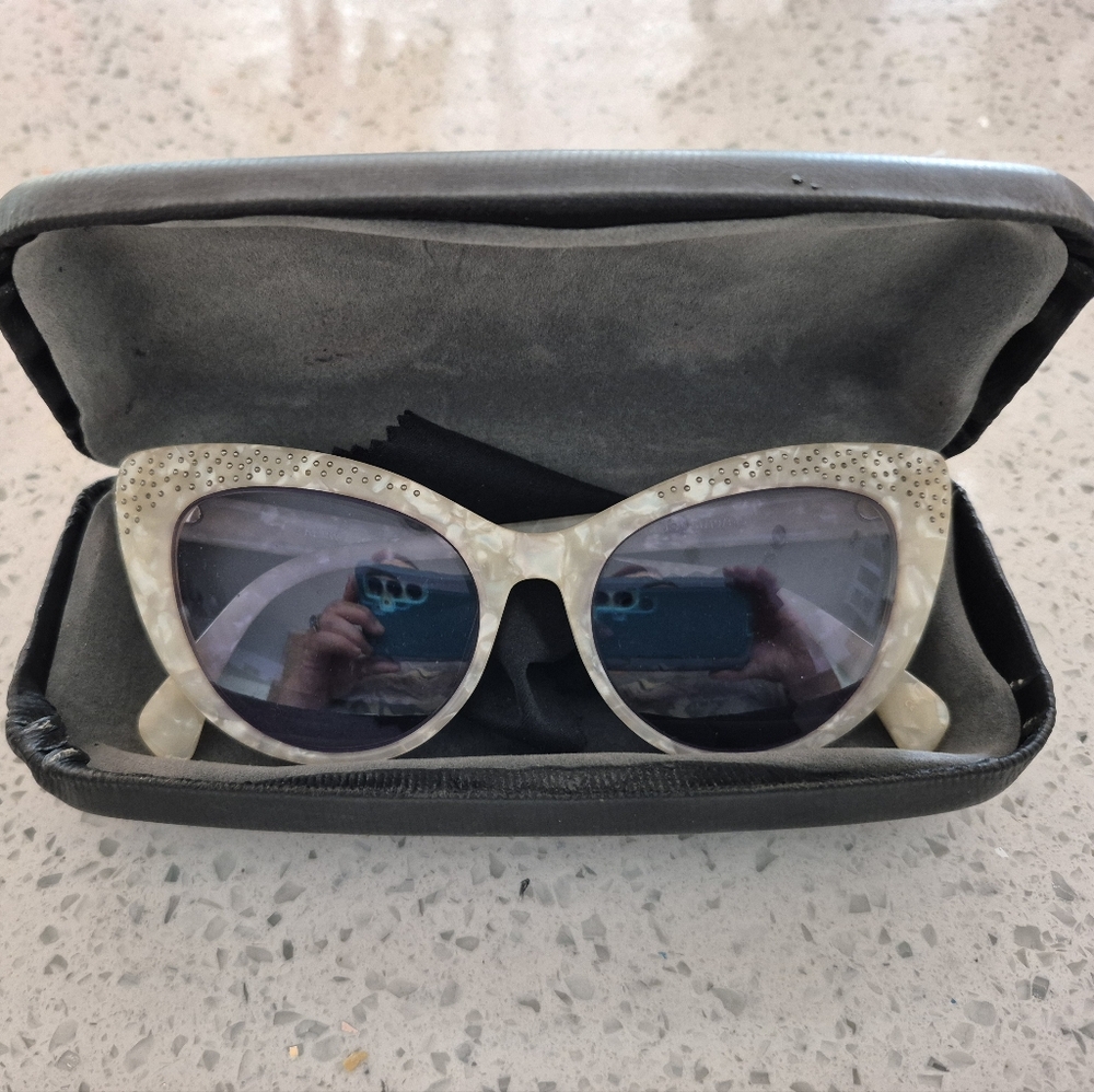 Elegant Cream Cat-Eye Sunglasses